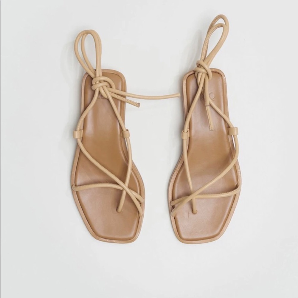 Loq Ara Sandal in dune Sz 38